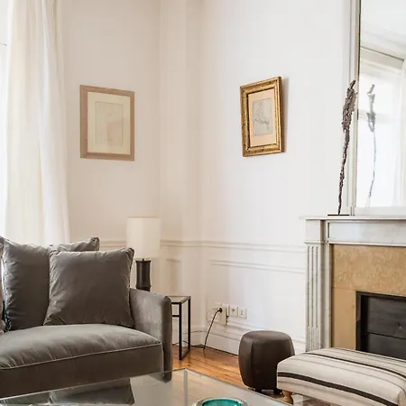 Daire Veeve - Invalides Elegance *